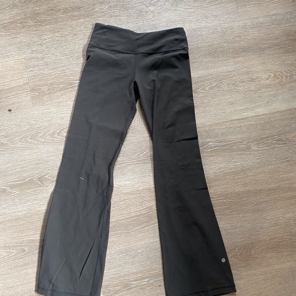 Size 6 Lululemon yoga pants - Picture 3 of 3